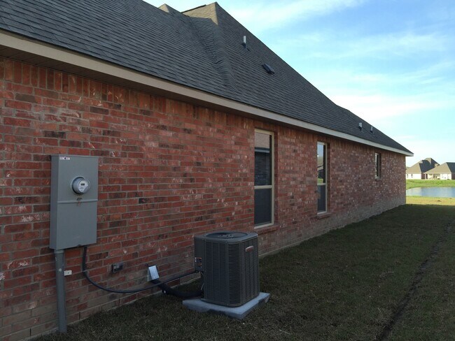 Building Photo - New Lake Front Home in Magnolia Lakes off ...