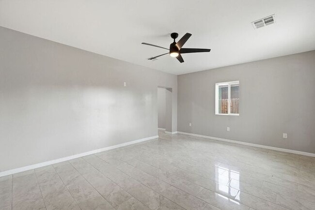 Building Photo - Bright, Fresh & Pet-Friendly — 3BR Retreat Minutes from U of A