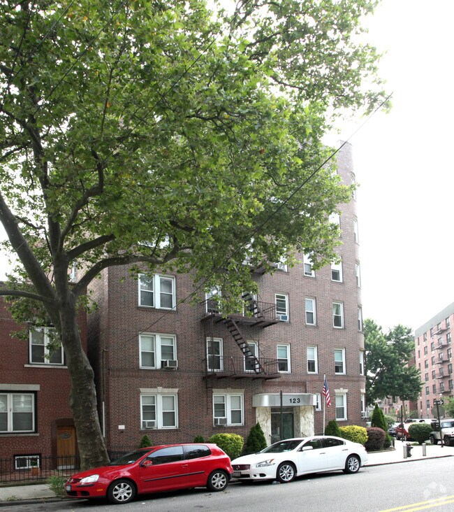 Building Photo - 123 Marine Ave