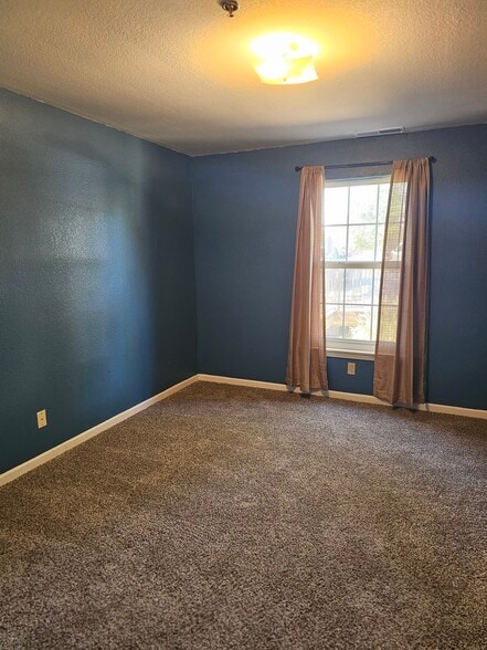 Building Photo - 143 Vixen Cir