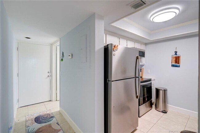 Building Photo - 40 NE Plantation Rd