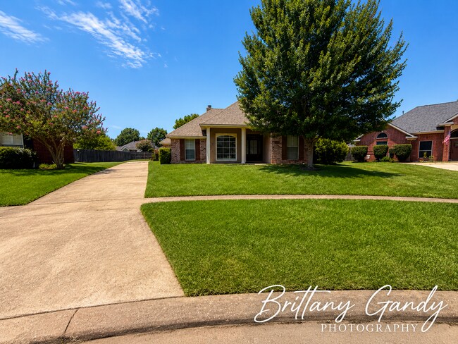 Building Photo - 6037 Braeburn Ct