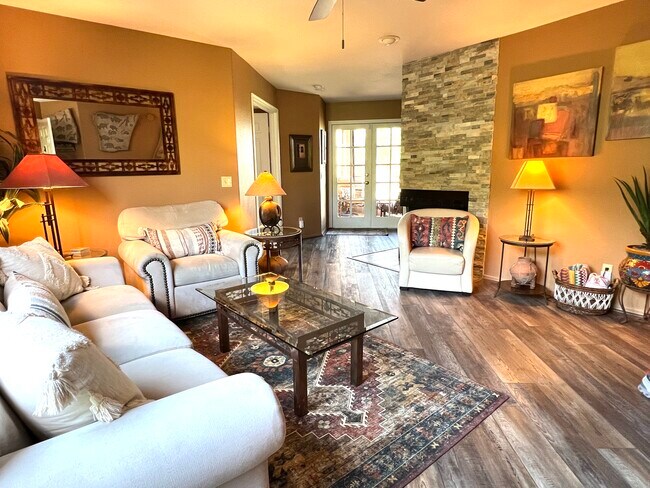 Building Photo - 6655 N Canyon Crest Dr