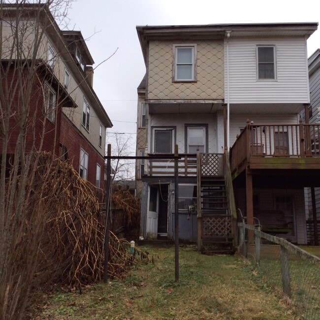 Building Photo - 1309 W Spruce St