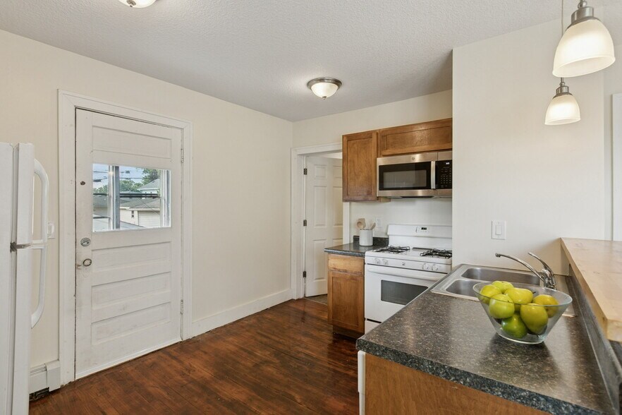 Building Photo - 3242 Hayes St NE