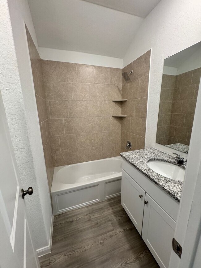 Building Photo - Modern Comfort & Style in This 2022-Built ...