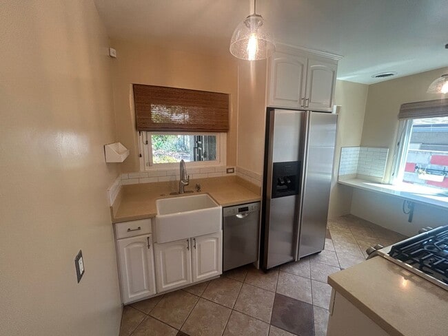 Building Photo - Charming 1951 Tujunga Home – Hillside Hide...