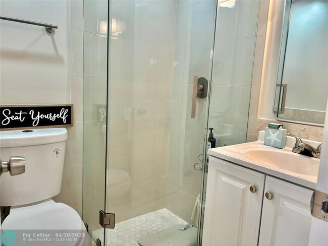Building Photo - 3725 S Ocean Dr