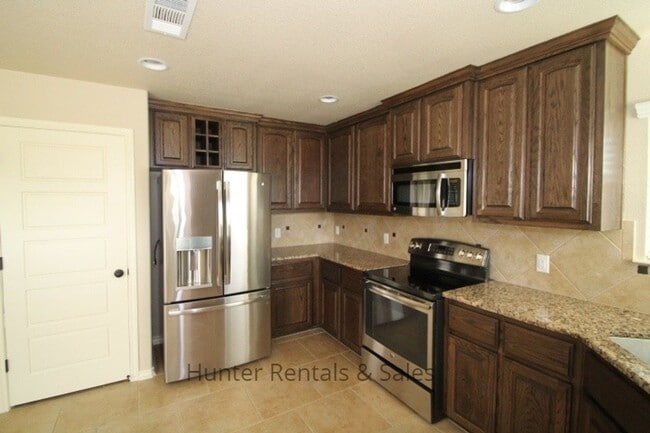Building Photo - Amazing Four-Bedroom!