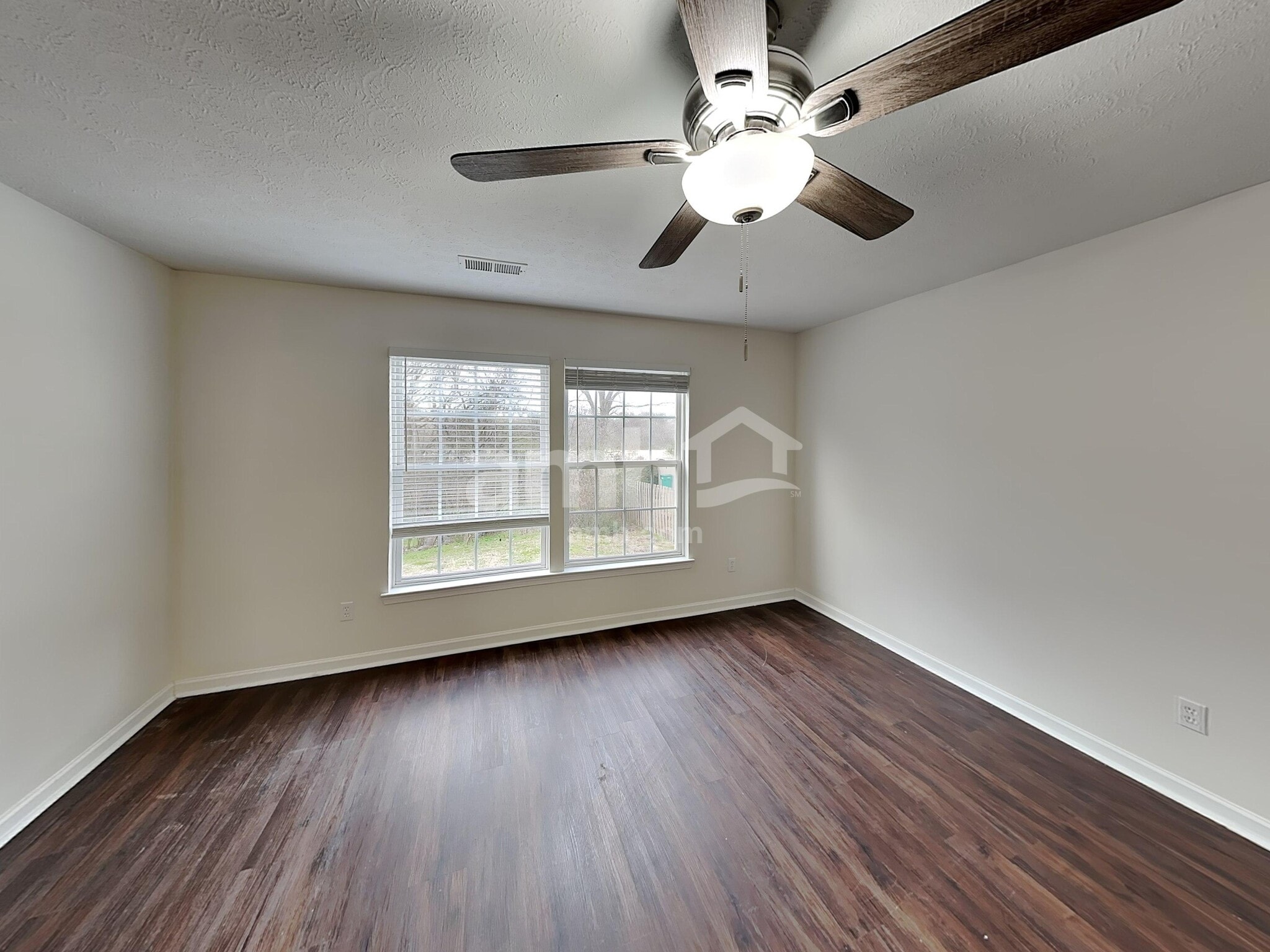 Building Photo - 419 Creekside Ln