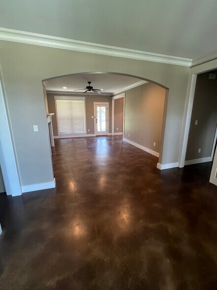 Entry/Living - 9255 Coles Ct