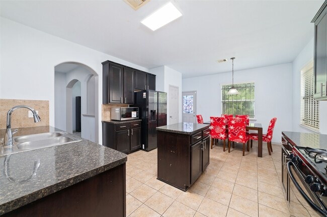 Building Photo - 14710 Branchwest Dr