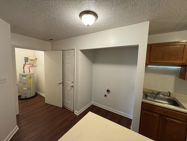 Building Photo - 6403 Starbrook Dr
