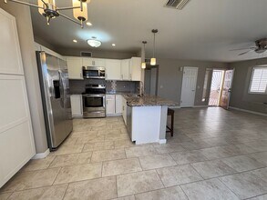 Building Photo - 2Bed/2Bath Townhouse in North Scottsdale! Ready for Immediate Move-In! -- 2 CAR GARAGE!