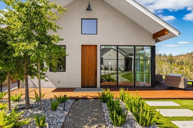 Building Photo - 987 Mark West Springs Rd