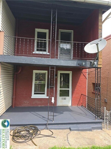 Building Photo - 1502 E 7th St