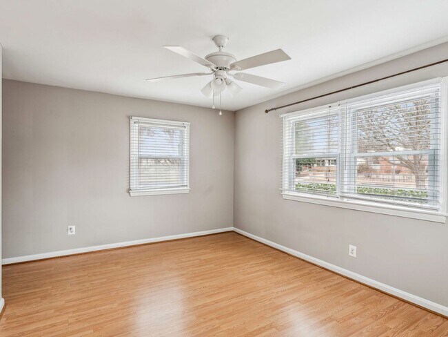 Building Photo - Easy one level living on a 1/3 acre corner lot!