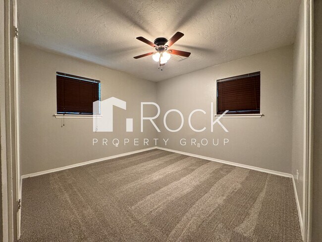 Building Photo - 3 Bedroom Home with Brand New Carpet *$300...