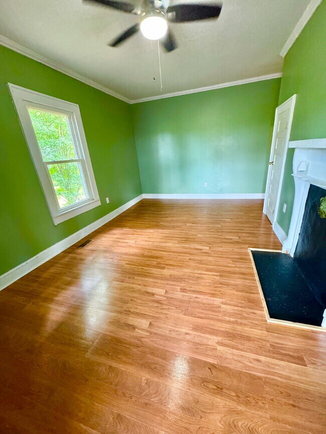 Building Photo - 2 bedroom, 1 bathroom home in Westminster
