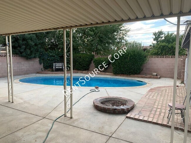 Building Photo - 44415 Lowtree Ave