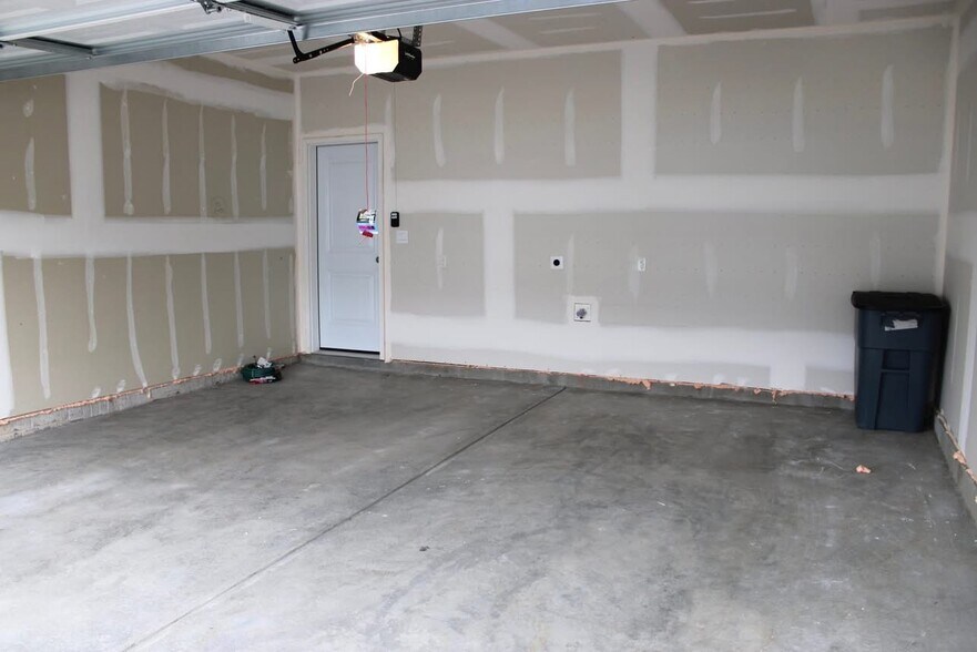 Building Photo - 1745 Lawder Cir