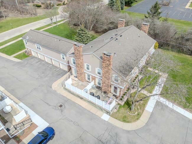 Building Photo - 41705 Broquet Dr