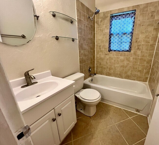 Building Photo - Spacious Home 3 Bedroom w/Fin basement for...