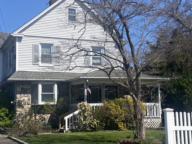 Primary Photo - 19 Mill Ln