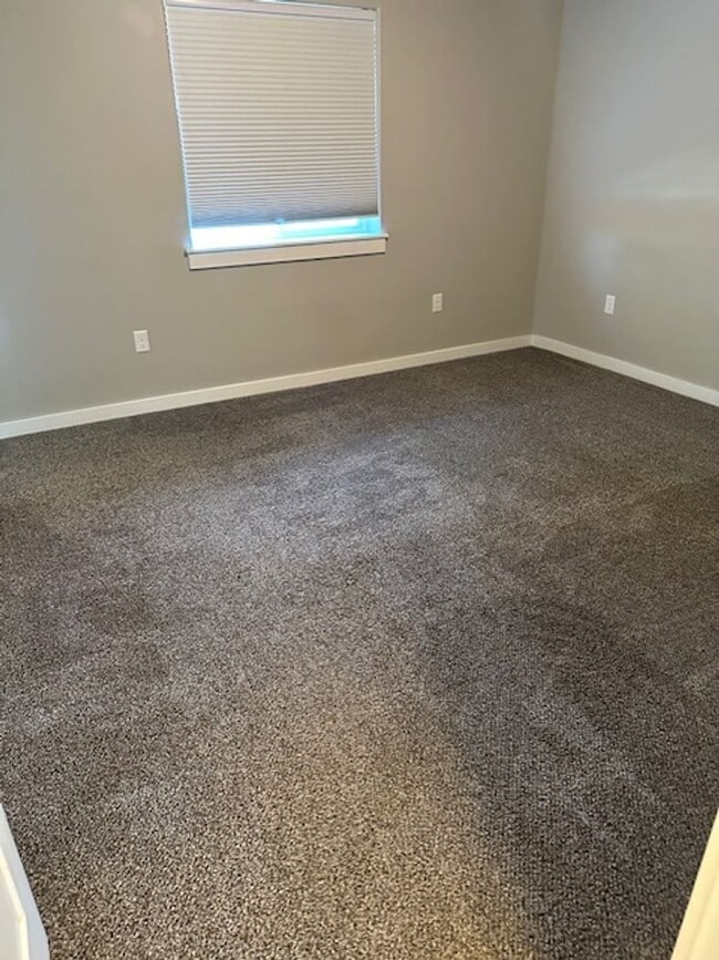 Building Photo - **Charming 3-Bedroom Home - Ready for You!**