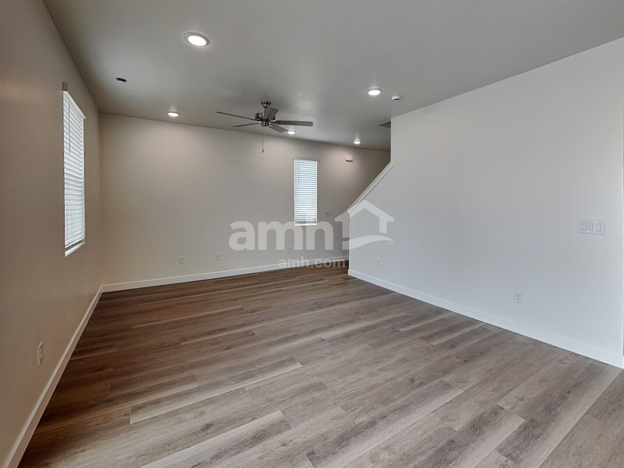Building Photo - 1322 W Mahogany St