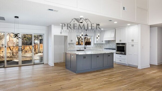 Building Photo - Stunning Remodeled 4 bedroom / 4 bath-2026...