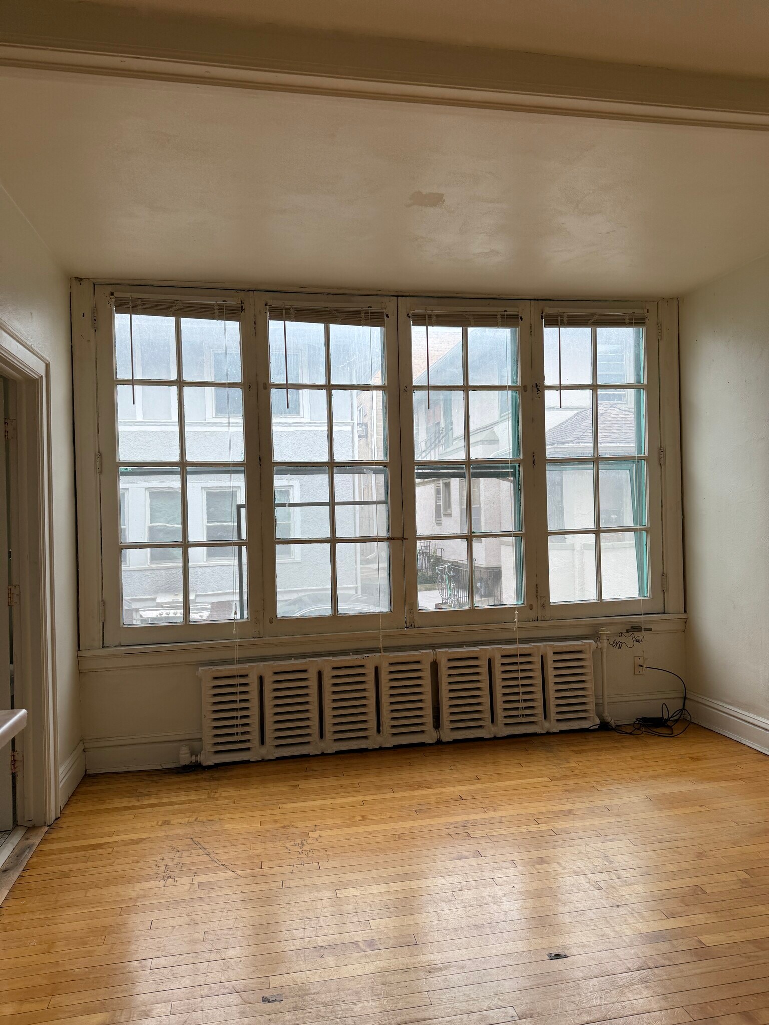 Building Photo - 612 Howard Plz