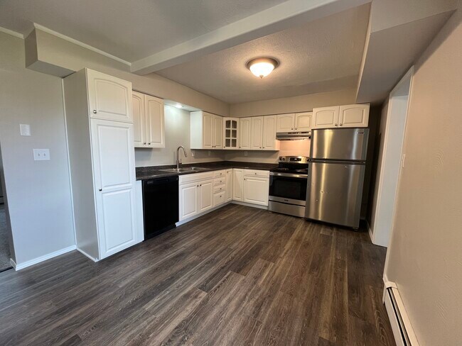 Building Photo - 1209 Rosewood Dr NE