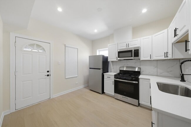 Building Photo - 4957 W Superior St