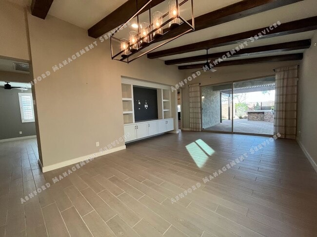 Building Photo - BEAUTIFUL 3 BEDROOM 2 BATHROOM HOME IN PEORIA