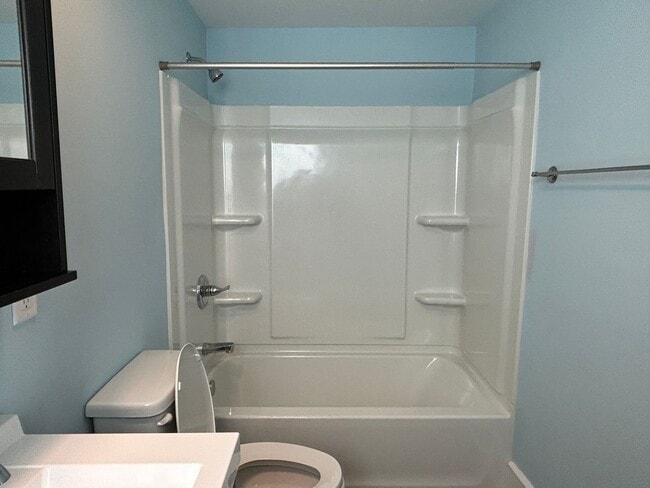 Building Photo - 2 Bed, 2.5 Bath – Second-Story Laundry & Walkable Park Location