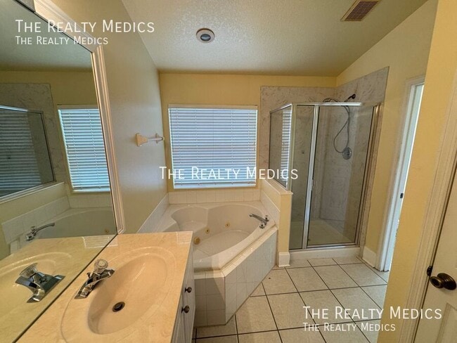 Building Photo - 2719 Crane's Cove Dr