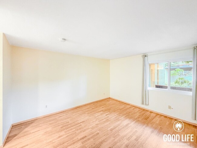 Building Photo - 2BD/1BA Condo in Clairemont with Balcony, In-Unit Laundry & Reserved Parking
