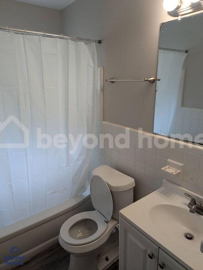 Building Photo - Cozy Comfort Meets Classic Charm in Killou...