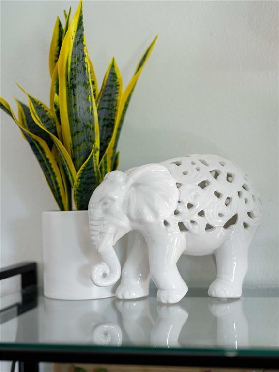 Building Photo - 352 W 5th St