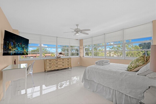Building Photo - 4280 Galt Ocean Dr