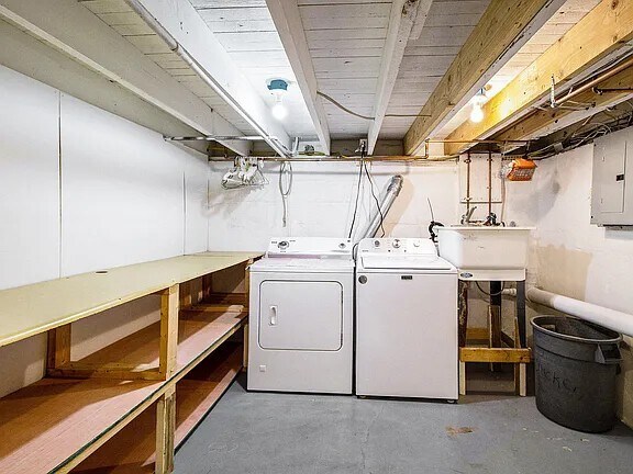 Laundry Room - 702 Portage Ct