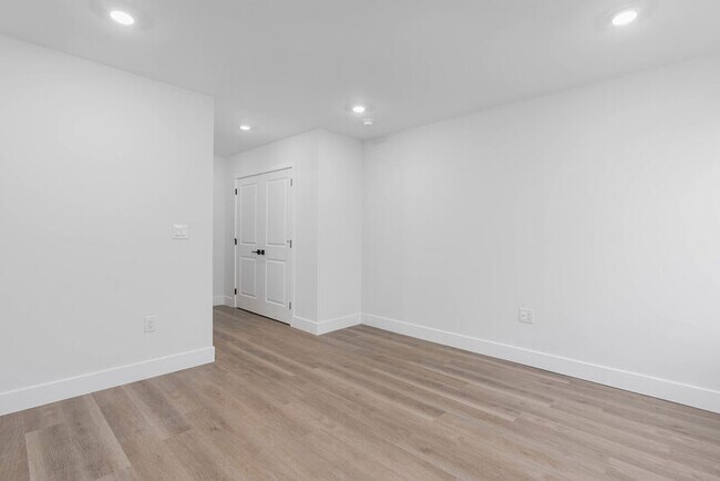 Building Photo - 2057 E Rush St