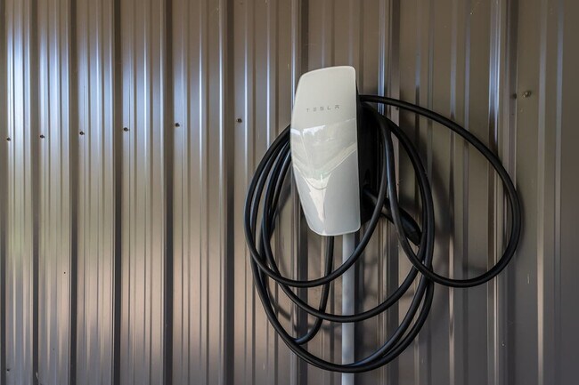 Building Photo - 299 Westview Dr