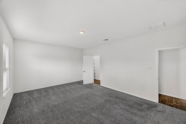 Building Photo - 5118 Dove Hl Ln