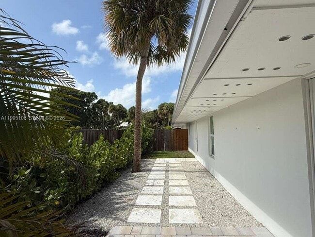 Building Photo - 55 N Sewalls Point Rd