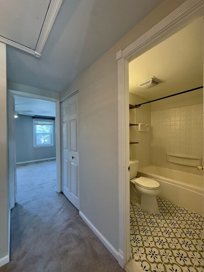 Building Photo - Charming 2 Bedroom/1.5 Bathroom Townhome in Nottingham, MD!