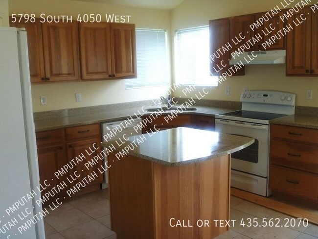 Building Photo - 5798 4050 W St