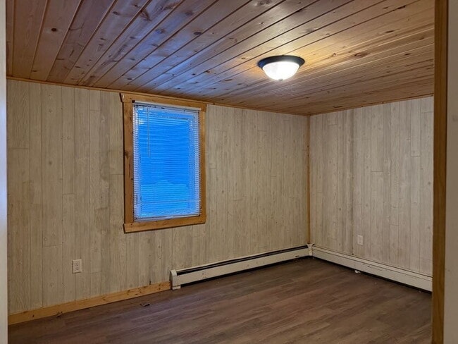 Building Photo - 625 2nd Ave W