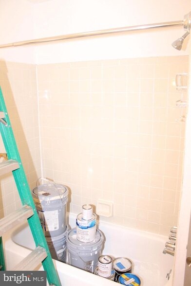 Building Photo - 167 Parker Ave